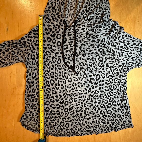 Atticute Lightweight Leopard Patterned Long-Sleeved Hoodie Pullover Top Small - Picture 9 of 9